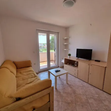 Apartment Yellow Porat