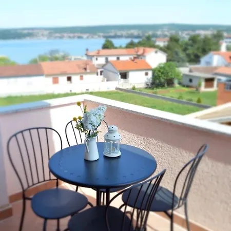 Apartment Yellow Porat